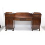 Good George IV mahogany and ebony line-inlaid pedestal sideboard with arched gallery and four