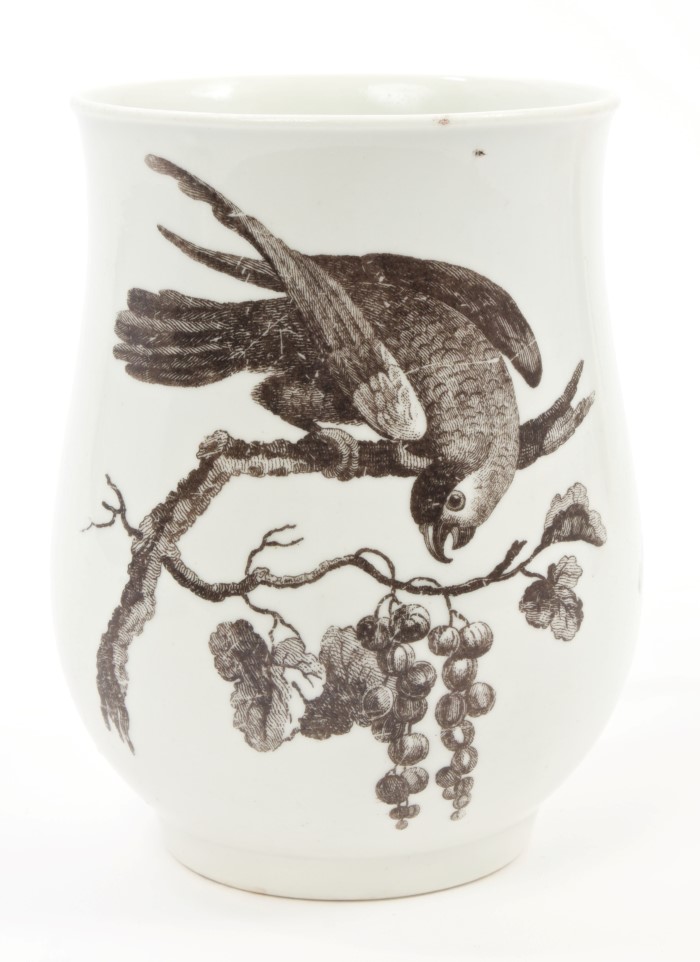 Rare 18th century Worcester Hancock printed 'parrot pecking fruit' pattern mug, circa 1760, - Bild 2 aus 6