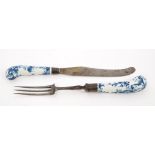 18th century Worcester blue and white pistol-handled knife and fork with formal daisy pattern and