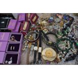 Vintage costume jewellery selection - including necklaces, glass, beads, faux pearls,