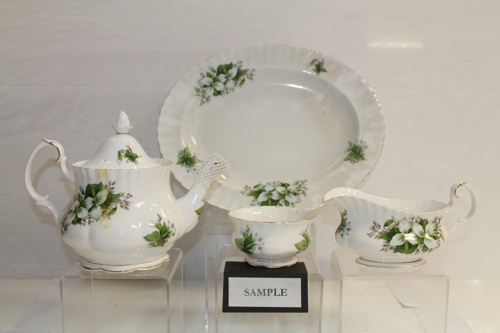 Royal Albert Trillium pattern tea and dinnerware (80 pieces)
