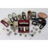 Collection of antique silver and white metal thimbles - including various boxed examples and others