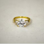 A 14CT GOLD CUBIC ZIRCONIA RING, with single cubic zirconia with tapered cut stones, hallmarks for
