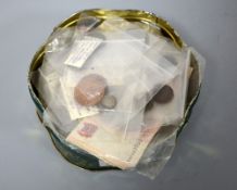 A SMALL TIN OF MIXED COINS AND BANKNOTES