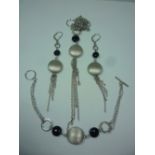 A SILVER AND ONYX SUITE OF JEWELLERY, to include necklace, bracelet and earrings