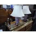 A BRASS FENDER, and a pair of table lamps with shades (3)