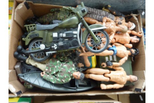 A QUANTITY OF MODERN ACTION MAN AND OTHER FIGURES AND ACCESSORIES