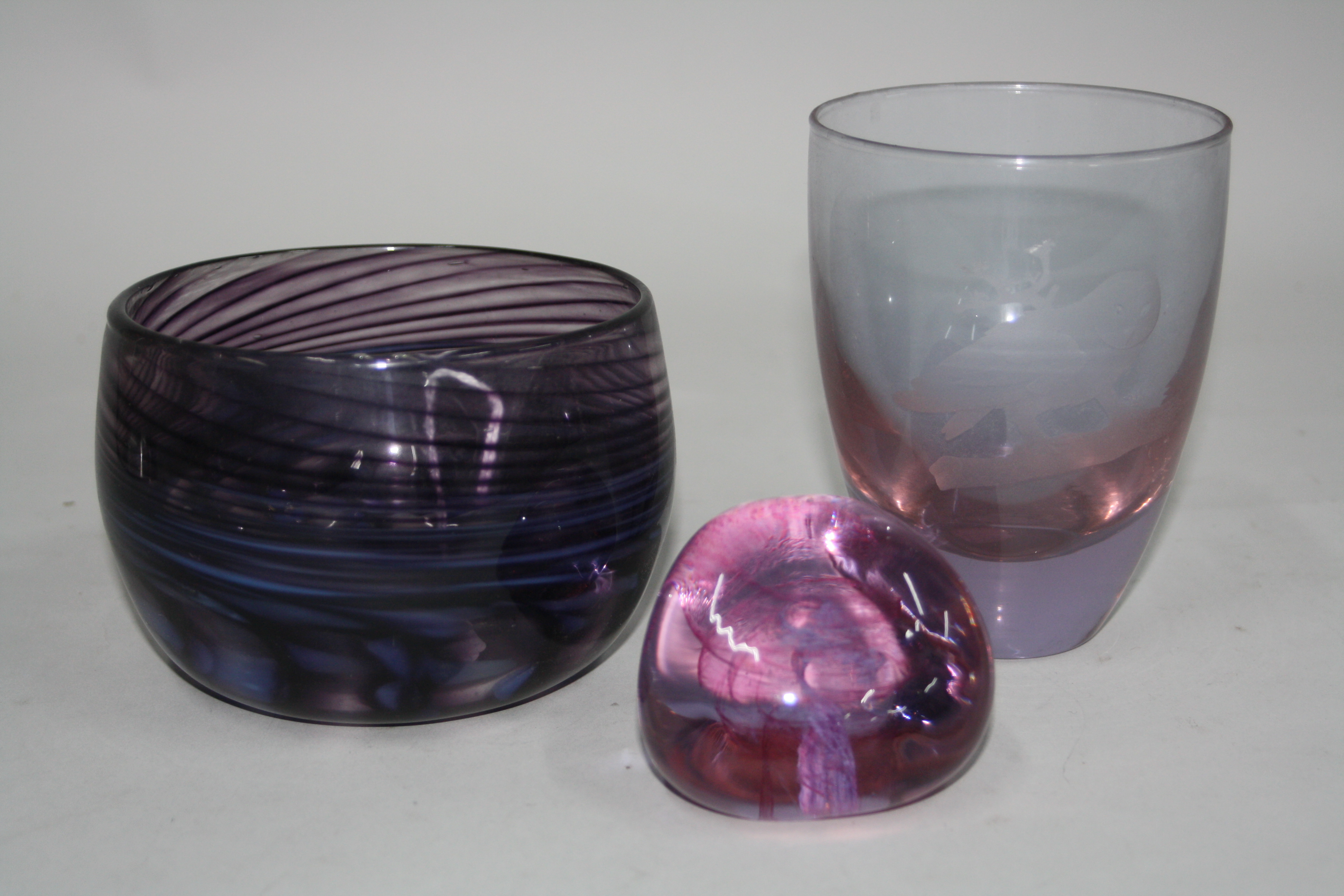 THREE PIECES OF GLASS, to include Anthony Stern bowl, Caithness 'Pebble' paperweight etc