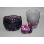 THREE PIECES OF GLASS, to include Anthony Stern bowl, Caithness 'Pebble' paperweight etc