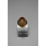 A 9CT GOLD AGATE RING, with large agate cabachon stone to the fancy tapered shank, hallmarks for