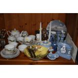 VARIOUS CERAMICS AND GLASS, to include Wedgwood Jasperware Bicentenary clock and a pair of