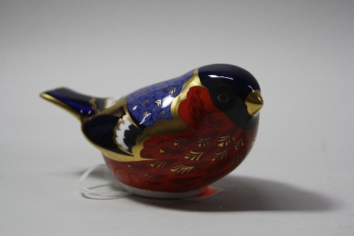 A BOXED ROYAL CROWN DERBY PAPERWEIGHT, 'Bullfinch'