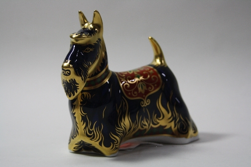 A BOXED ROYAL CROWN DERBY PAPERWEIGHT, 'Scottish Terrier'