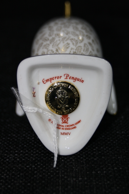 A BOXED ROYAL CROWN DERBY PAPERWEIGHT, 'Emperor Penguin' - Image 2 of 2