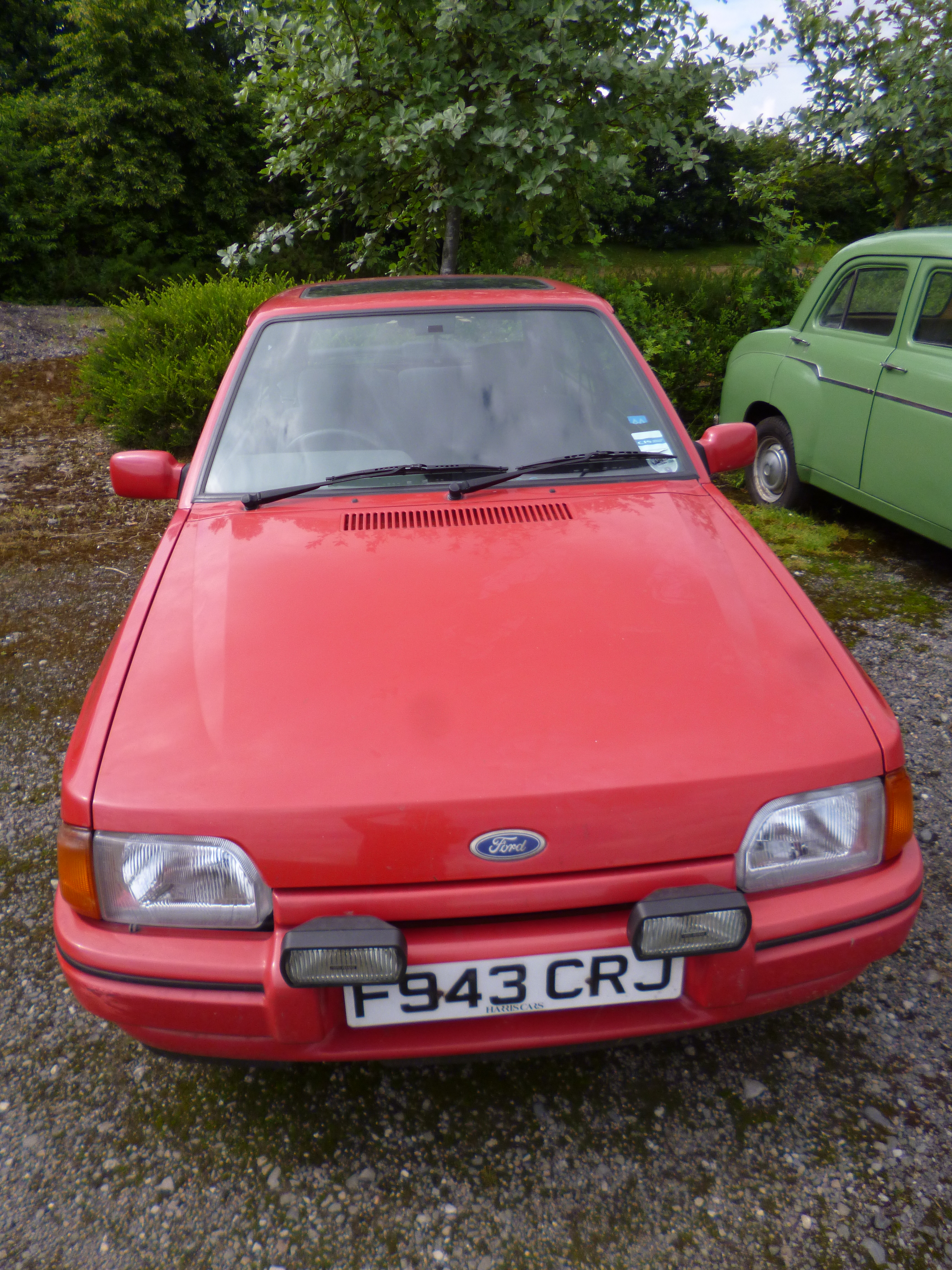 A FORD ESCORT XR3I, 1600cc, petrol, red paint work, three door hatchback, Reg No F943 CRJ, current - Bild 2 aus 7