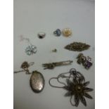 A SMALL COLLECTION OF JEWELLERY, to include filagree brooch, pendant, locket, rings, etc