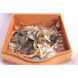 A BOX OF MIXED ITEMS, to include white metal filagree jewellery with small white metal chain mail