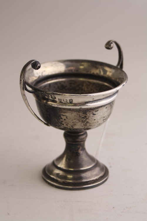 A SILVER TWIN HANDLED URN TROPHY, Birmingham 1933, approximately 10.5cm high, 1.8ozt