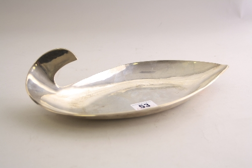 A SILVER STYLISED LEAF DISH, impressed Mexico Sterling 925, approximately 8.5ozt, 28.5cm x 14cm