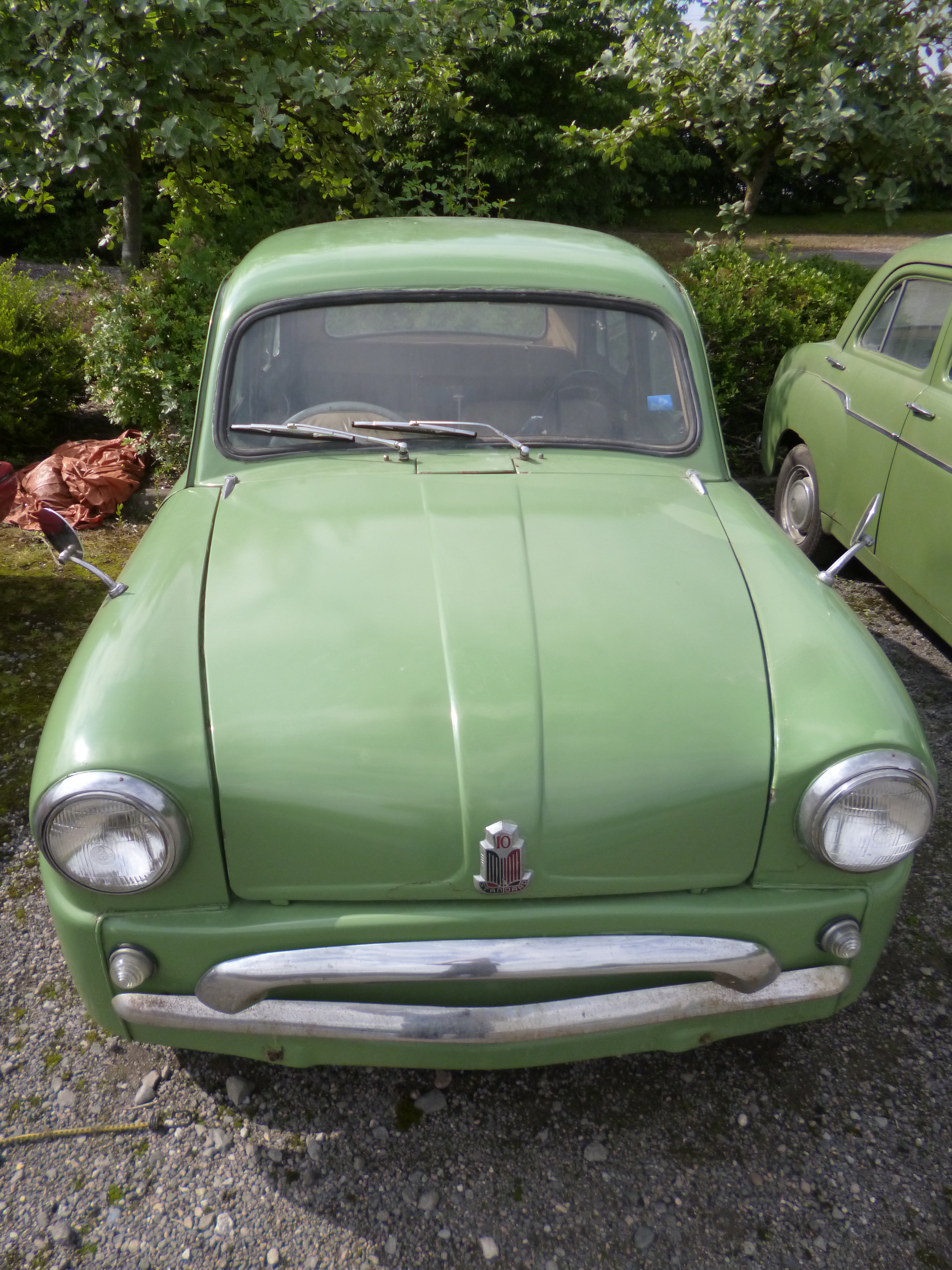 A STANDARD SUPER 10, petrol, Reg No LJA 690, four door saloon, green paint work, circa mid 1950's, - Bild 2 aus 4