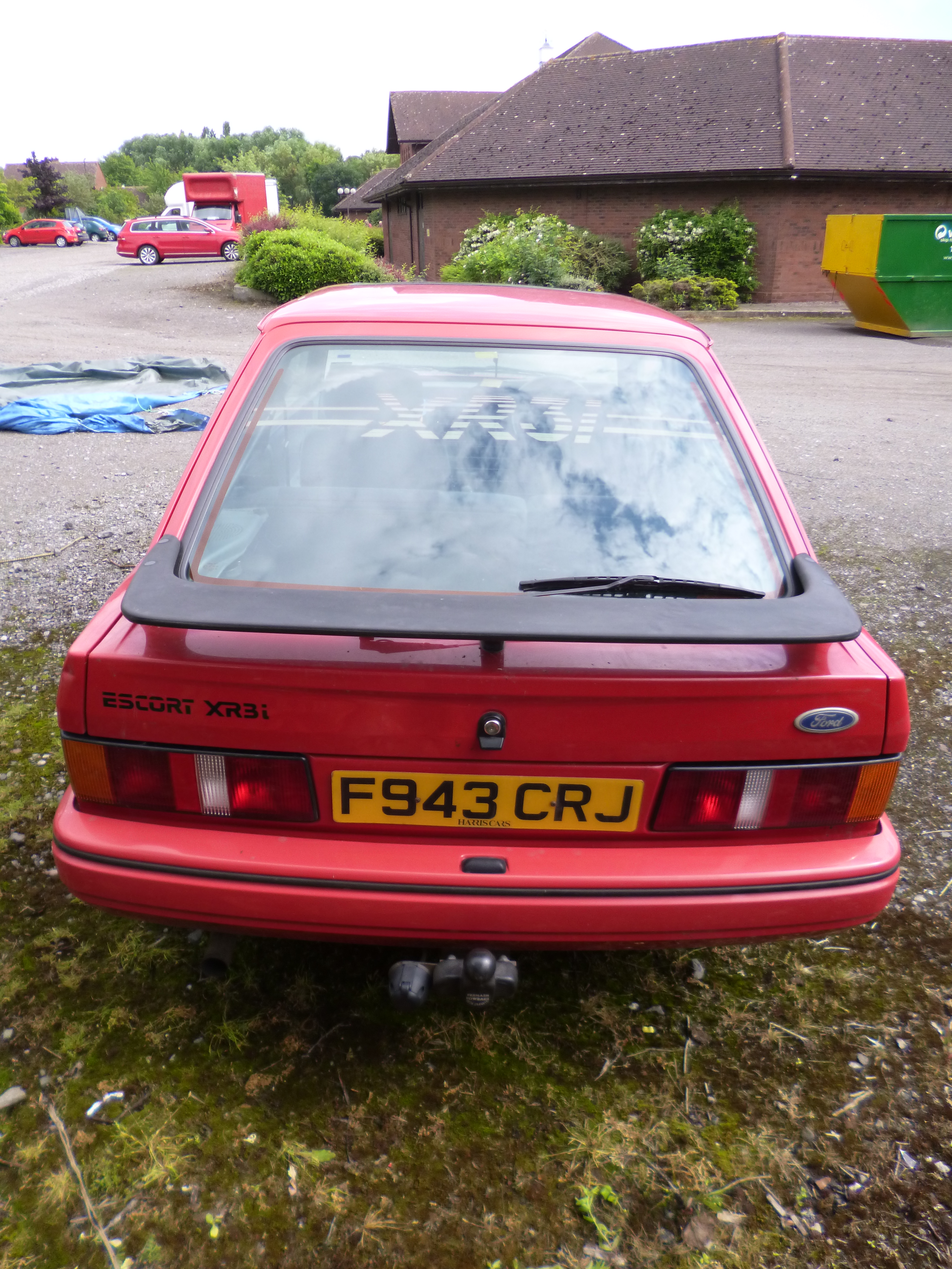 A FORD ESCORT XR3I, 1600cc, petrol, red paint work, three door hatchback, Reg No F943 CRJ, current - Bild 3 aus 7