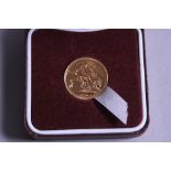 A GOLD SOVEREIGN BOXED 2001, unc