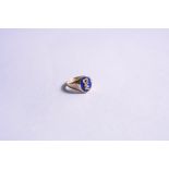 A 14CT GOLD SIGNET SING, with initials D W, approximate weight 2.1 grams, ring size L1/2