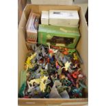 A QUANTITY OF UNBOXED AND ASSORTED PLASTIC SOLDIER AND OTHER FIGURES, to include Airfix, Britains,