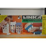 A BOXED THOMAS SALTER LINKA MODEL BUILDING SYSTEM BRICKWORK SET, No.8001, contents not checked, with