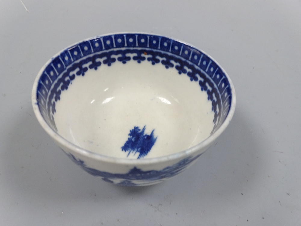 A WORCESTER BLUE AND WHITE TEA BOWL, decorated with figure fishing and landscapes, saucer - Image 6 of 7