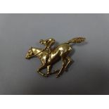 A 9CT GOLD BROOCH, depicting a jockey and racehorse, hallmarks for London 1994, approximate weight