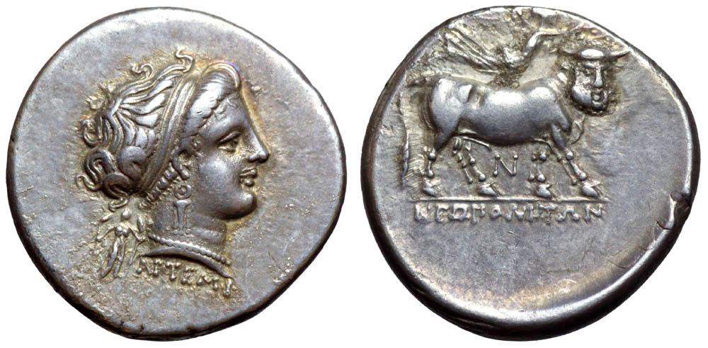 Campania, Neapolis AR Didrachm. Circa 300-275 BC. Diademed head of Parthenope right, wearing pendant