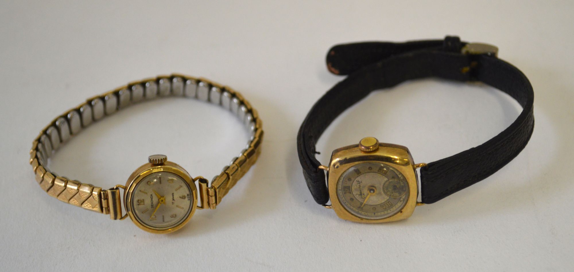 A 9ct cased Sekonda ladies wrist watch with rolled gold expandable bracelet strap,