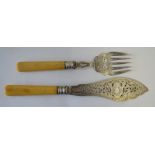A pair of Victorian silver and composite handled fish servers, Sheffield c.