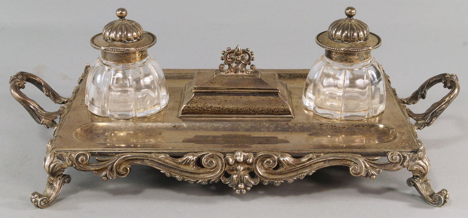 A Victorian silver inkwell, London c.1890, Frederick Courthope, of rectangular form, on twin handled