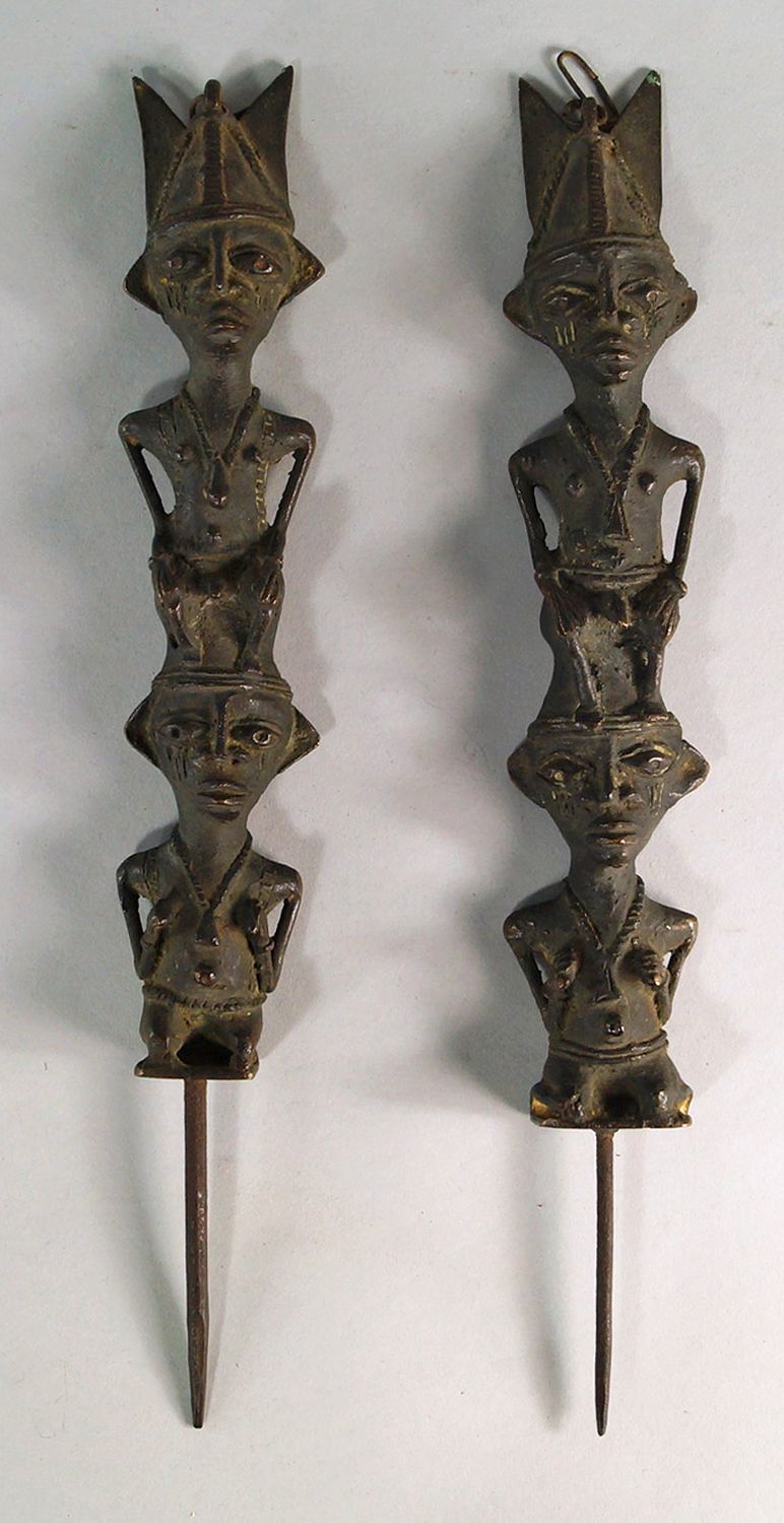 Two tribal bronze figure groups, attributed to Yaruba, Nigeria, late 19th/20th century, formed of