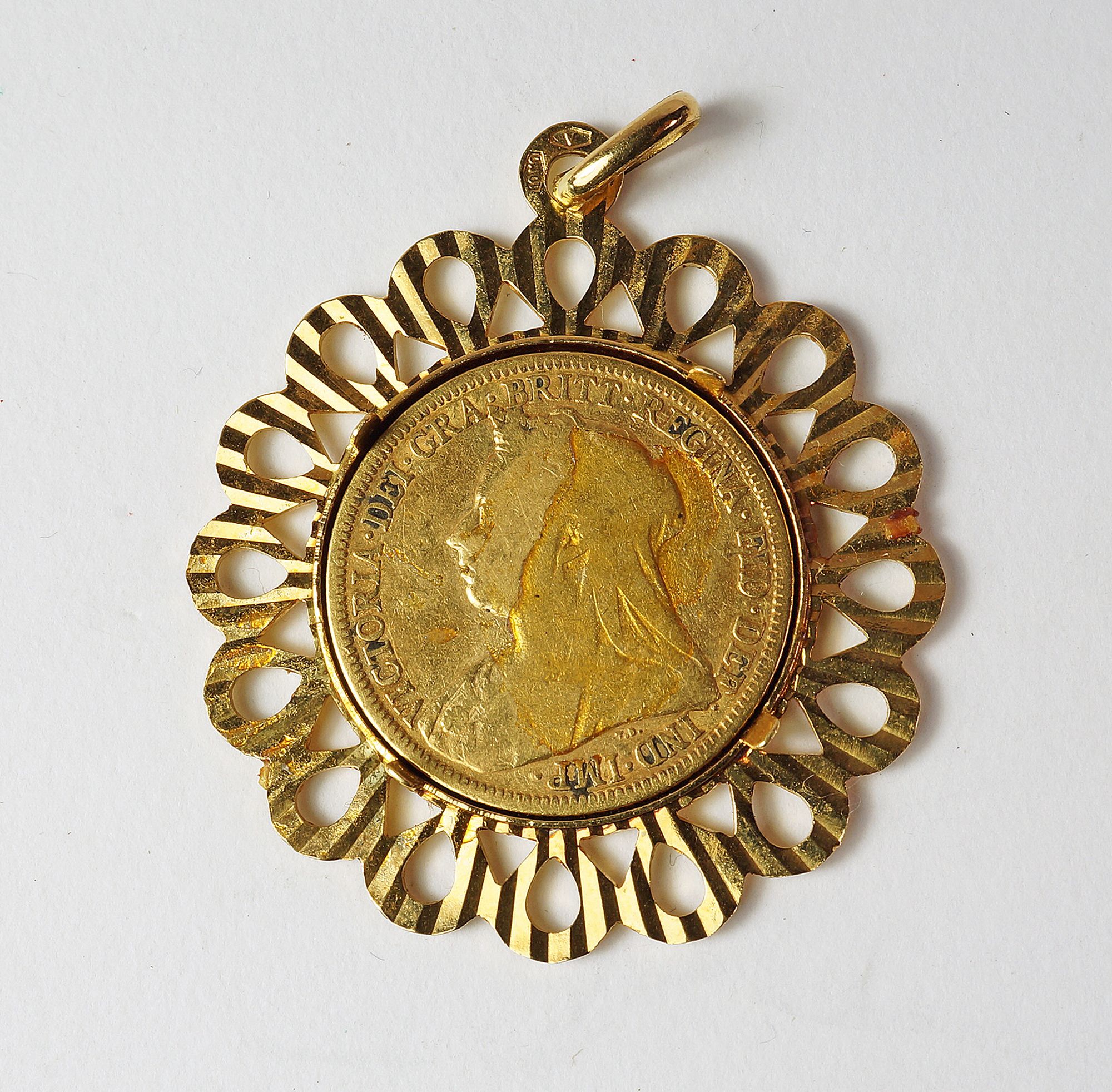 A Victorian gold sovereign, 1896, in 18ct gold claw set loose pendant, the pendant mount approx 5.