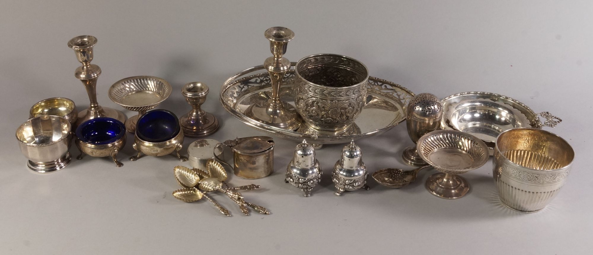 A collection of silver, to include a a pair of peppers, London c.