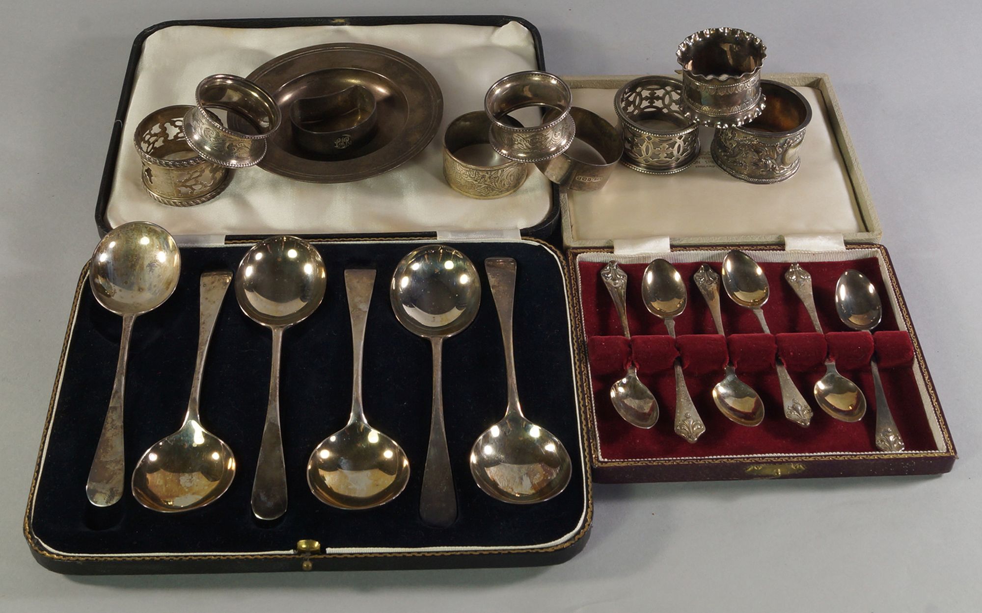 A collection of miscellaneous silver, to include a boxed sets of six fruit spoons, six teaspoons,