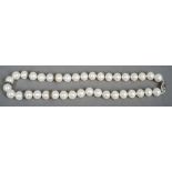 A pearl necklace
Set with an 18 ct white gold clasp and diamond chip set dividers.  43 cm long.