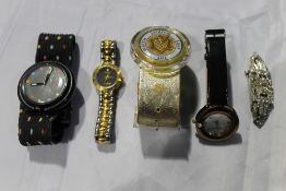 A small quantity of watches and a Deco brooch