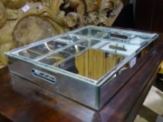 A mirrored tray