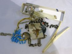 A bag of costume jewellery etc