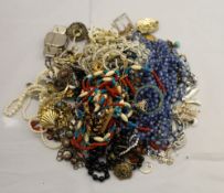 A quantity of costume jewellery