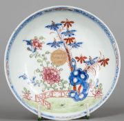 An 18th century Lowestoft porcelain saucer Polychrome decorated with the Green Redgrave pattern.