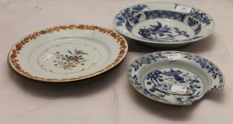 A pair of Chinese export porcelain plates,