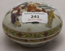 A Chinese porcelain round snuff box