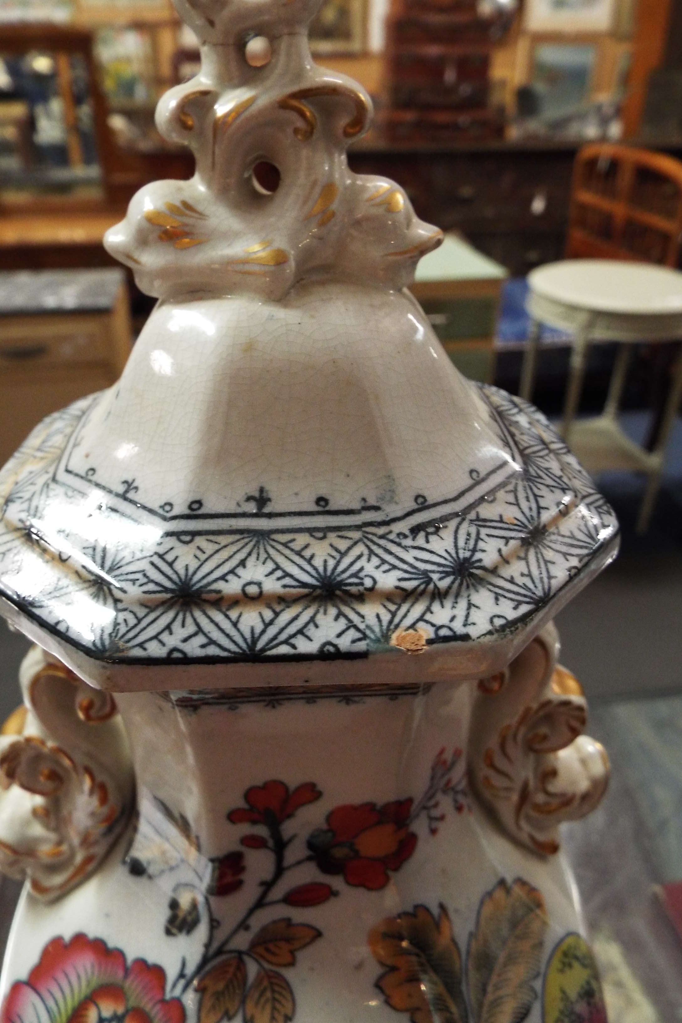 A pair of 19thC Chinese style lidded vases Damage to top right and hairline crack - Image 8 of 11