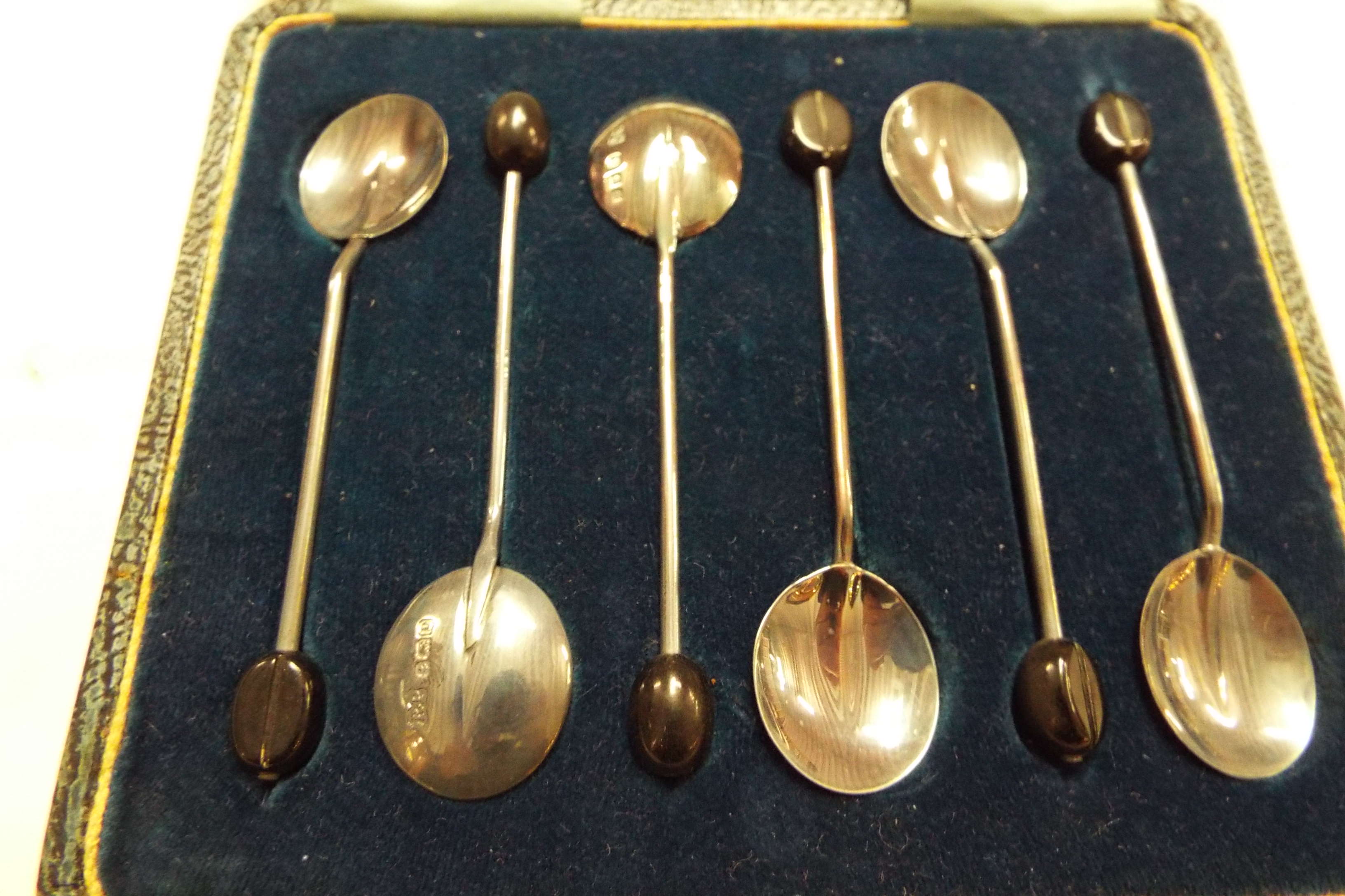 A cased set of silver coffee bean spoons dated Birmingham 1929