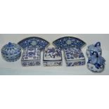 Selection of blue & white including a ginger jar,